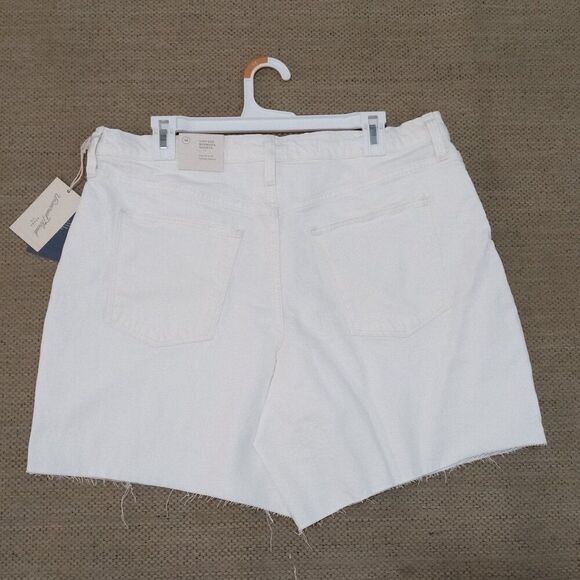Universal Thread Women's Vintage Bermuda Jean Shorts (Size 14) White - NEW!!! - Picture 3 of 9
